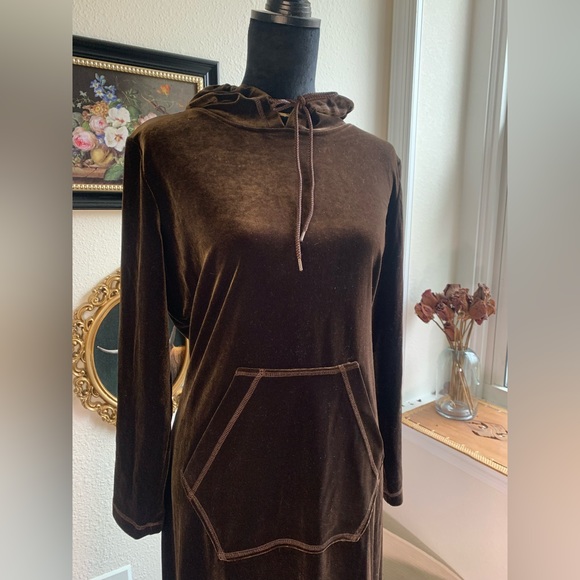 Vintage long sleeve velour dress with kangaroo pocket + drawstring hoodie - Picture 4 of 13